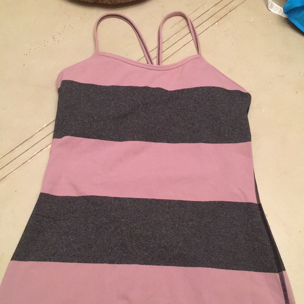 Lululemon workout tank top built-in pads